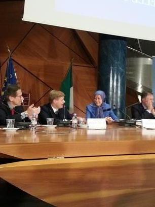 2013. Con Maryam Rajavi . Per la denuncia di violazione diritti umani in Iran