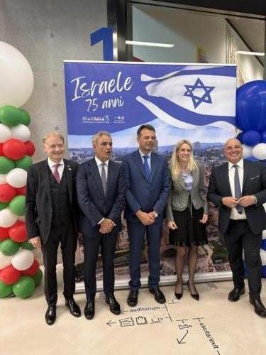 Con i colleghi parlamentari in occasione del 75esimo anniversario dell'indipendenza dello Stato di Israele 