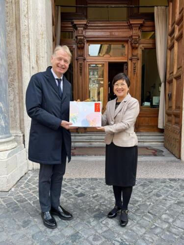 Con il Ministro Chia Ching Hsu, Ministro per i Taiwanesi all'estero  